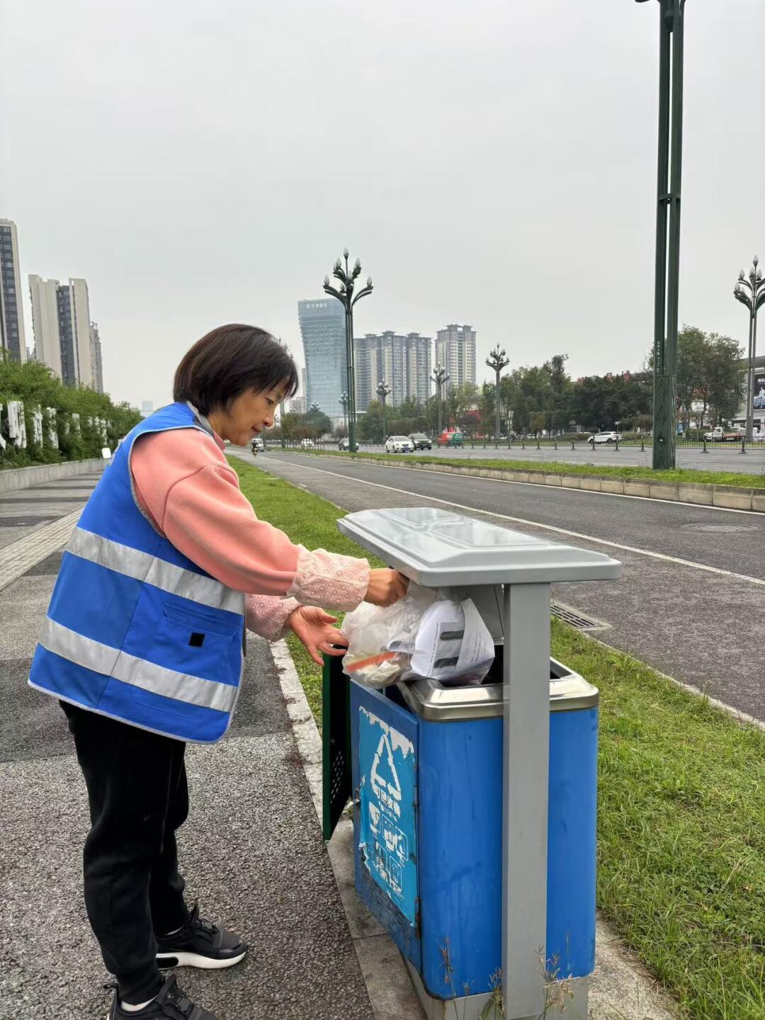 加強(qiáng)重點(diǎn)街道巡查上報，提升城市管理水平